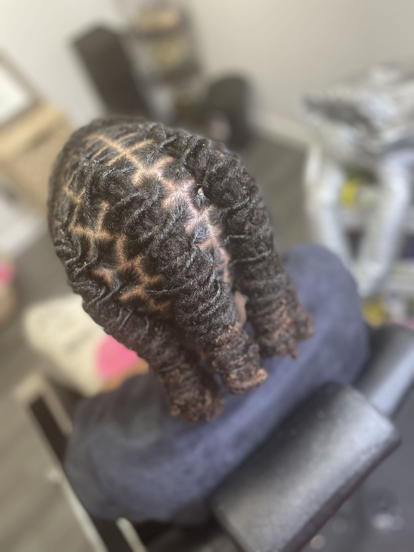 Shellz Beauty Bar locs work